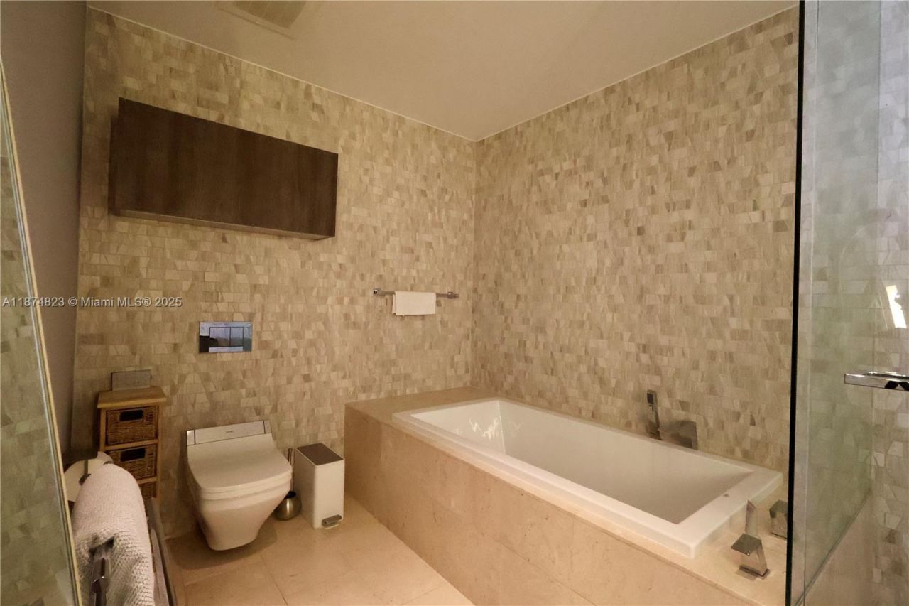 68 SE 6th St, Unit 3607, Miami, FL 33131 Photo