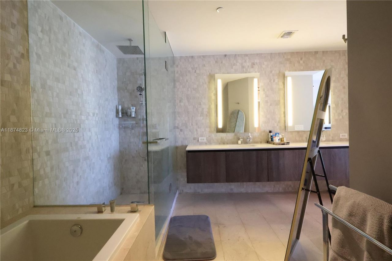 68 SE 6th St, Unit 3607, Miami, FL 33131 Photo