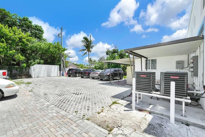 725 81st Street, Miami Beach, FL 33141 Photo