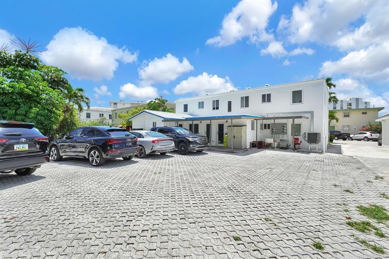 725 81st Street, Miami Beach, FL 33141 Photo