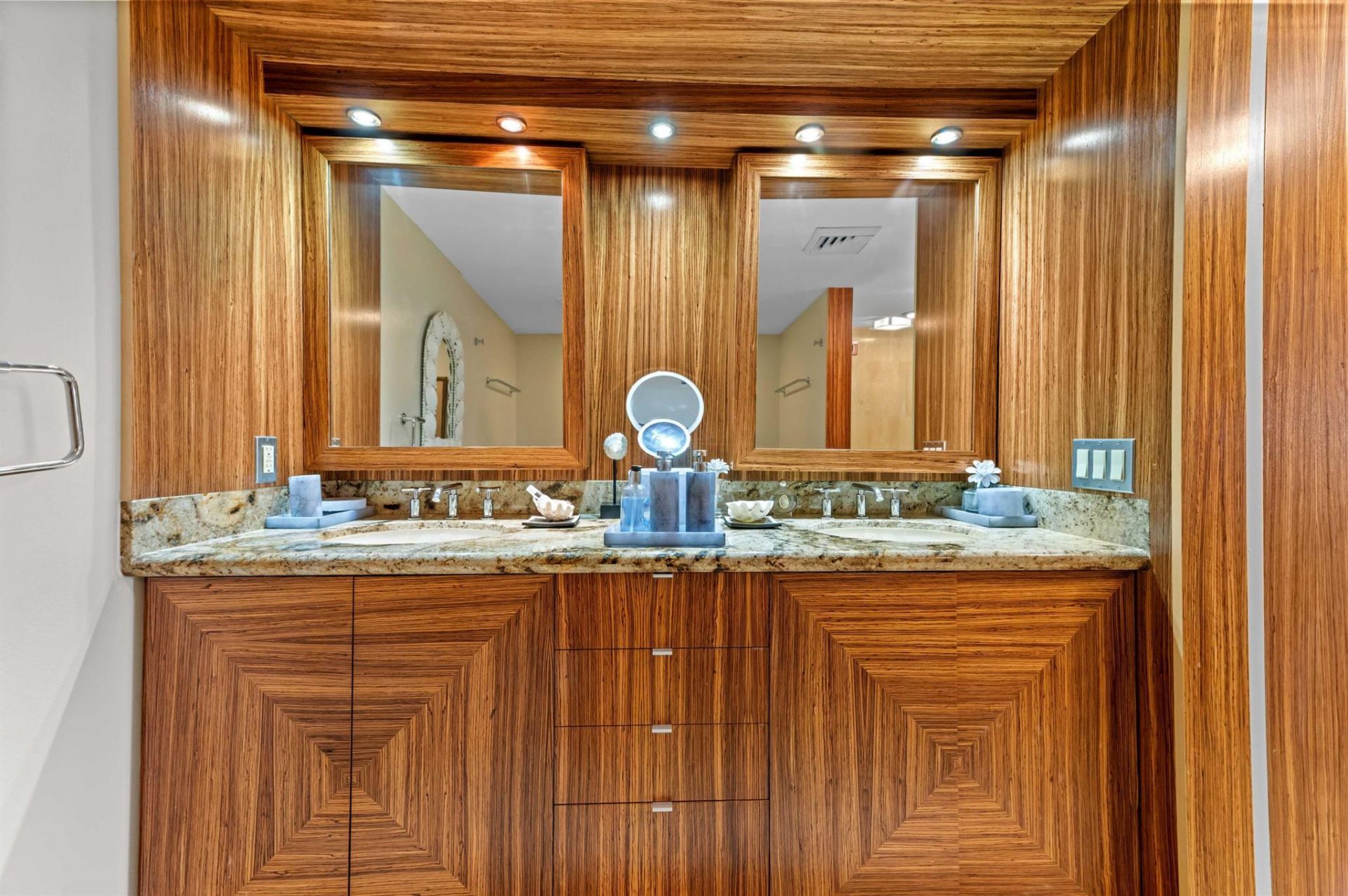 2480 Presidential Way, Unit 603, West Palm Beach, FL 33401 Photo