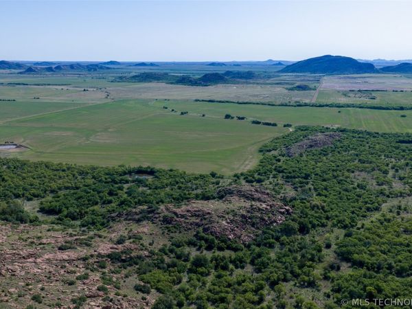 20826 E County Road 1470, Lone Wolf, OK 73655