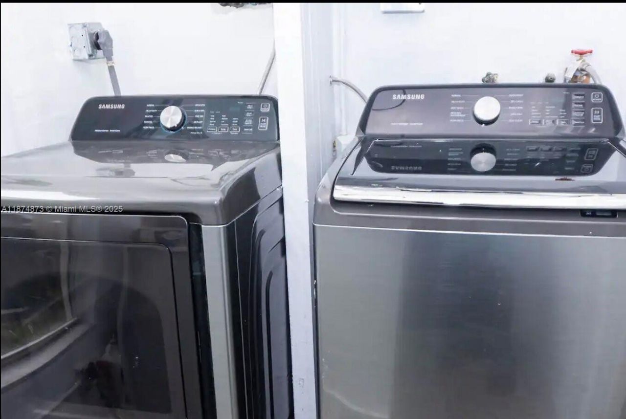 1101 NW 30th St, Miami, FL 33127 Photo