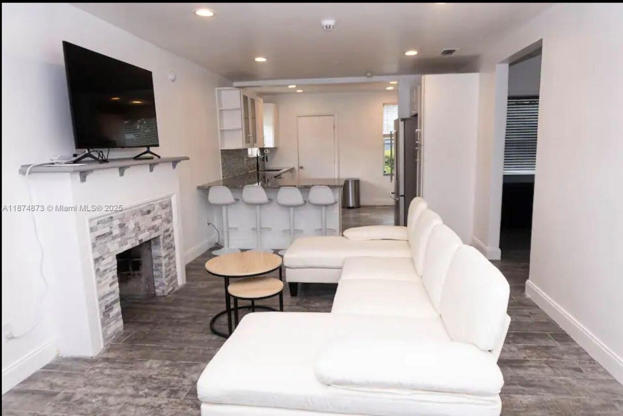 1101 NW 30th St, Miami, FL 33127 Photo