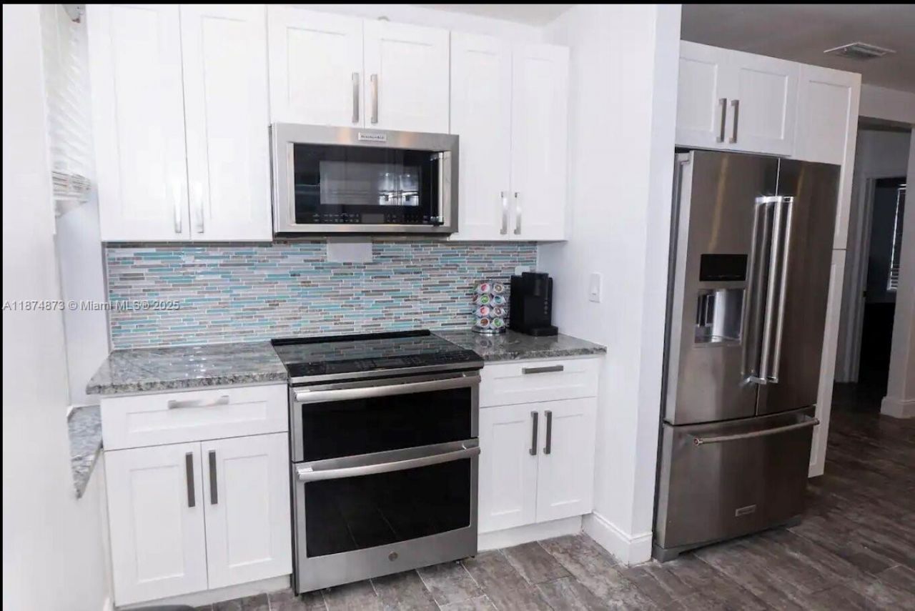 1101 NW 30th St, Miami, FL 33127 Photo