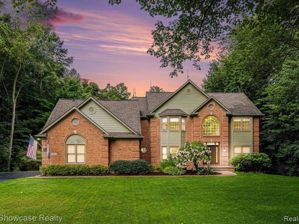 6060 Rosewood Parkway, White Lake Twp, MI 48383