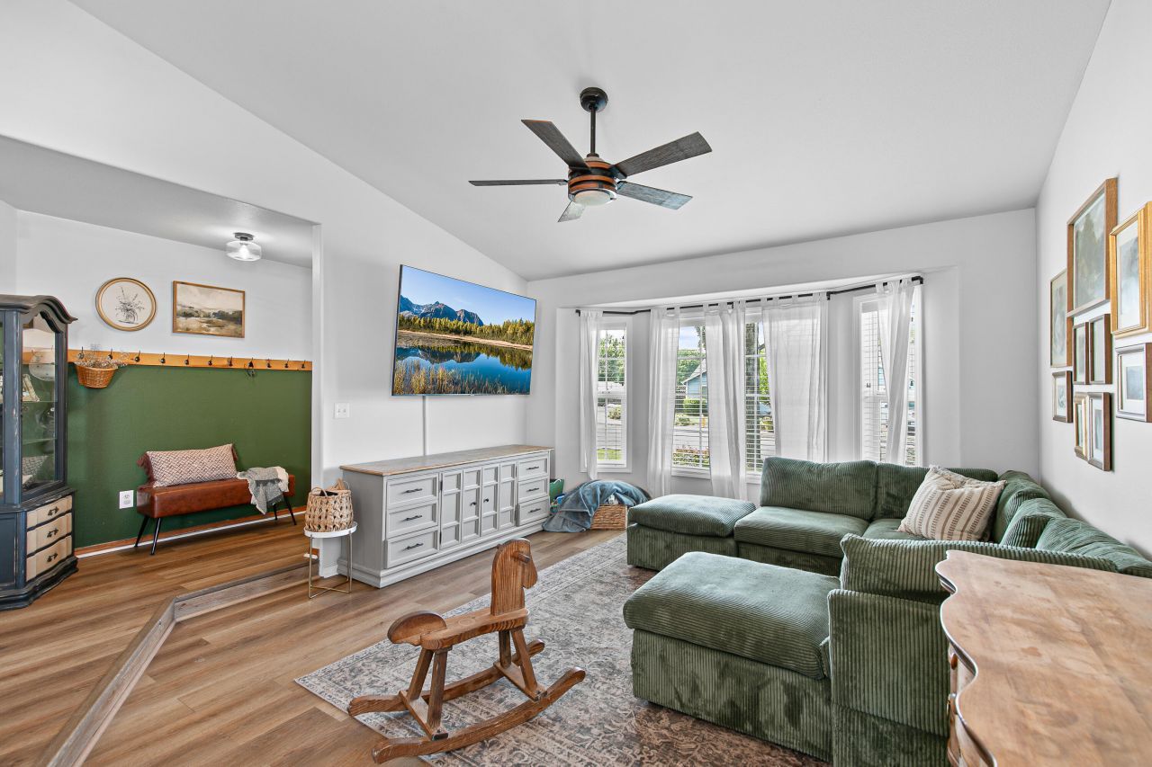 3004 Cheltenham Way, Medford, OR 97504 Main Photo