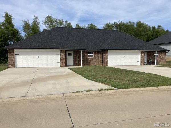 400 E Deerwood Dr., Jackson, MO 63755