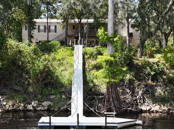 317 NE RIVERBEND RD, Mayo, FL 32066