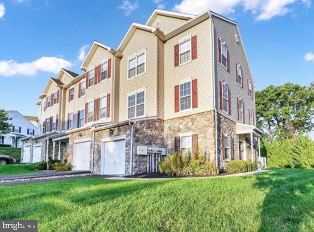 427 Marion Road, Unit 427, York, PA 17406 Main Photo