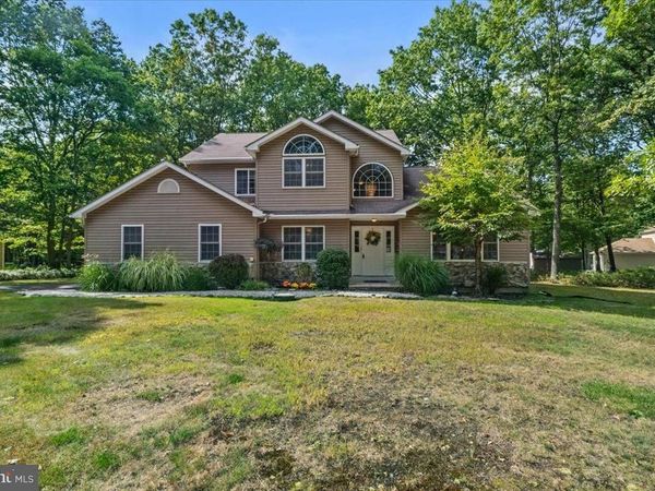 604 BOMBUR LANE, TAMIMENT, PA 18371