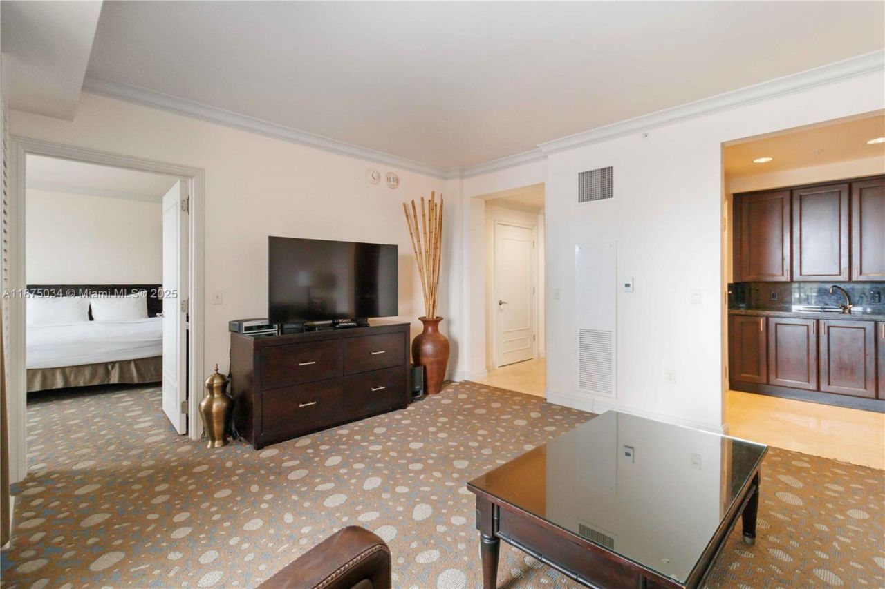 601 N Ft Lauderdale Beach Blvd, Unit 611, Fort Lauderdale, FL 33304 Photo
