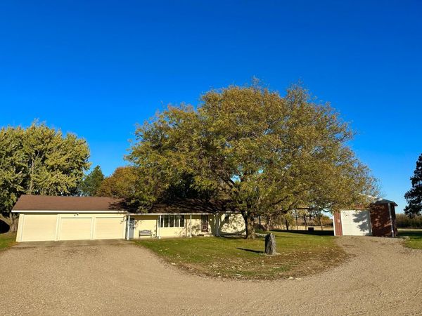 15742 675th Avenue, Alden, MN 56009