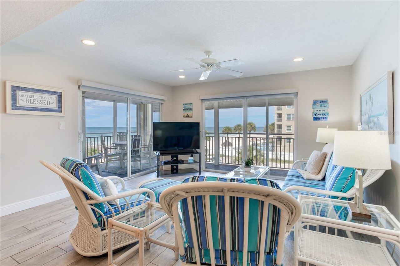 17450 Gulf Boulevard, Unit 206, Redington Shores, FL 33708 Photo