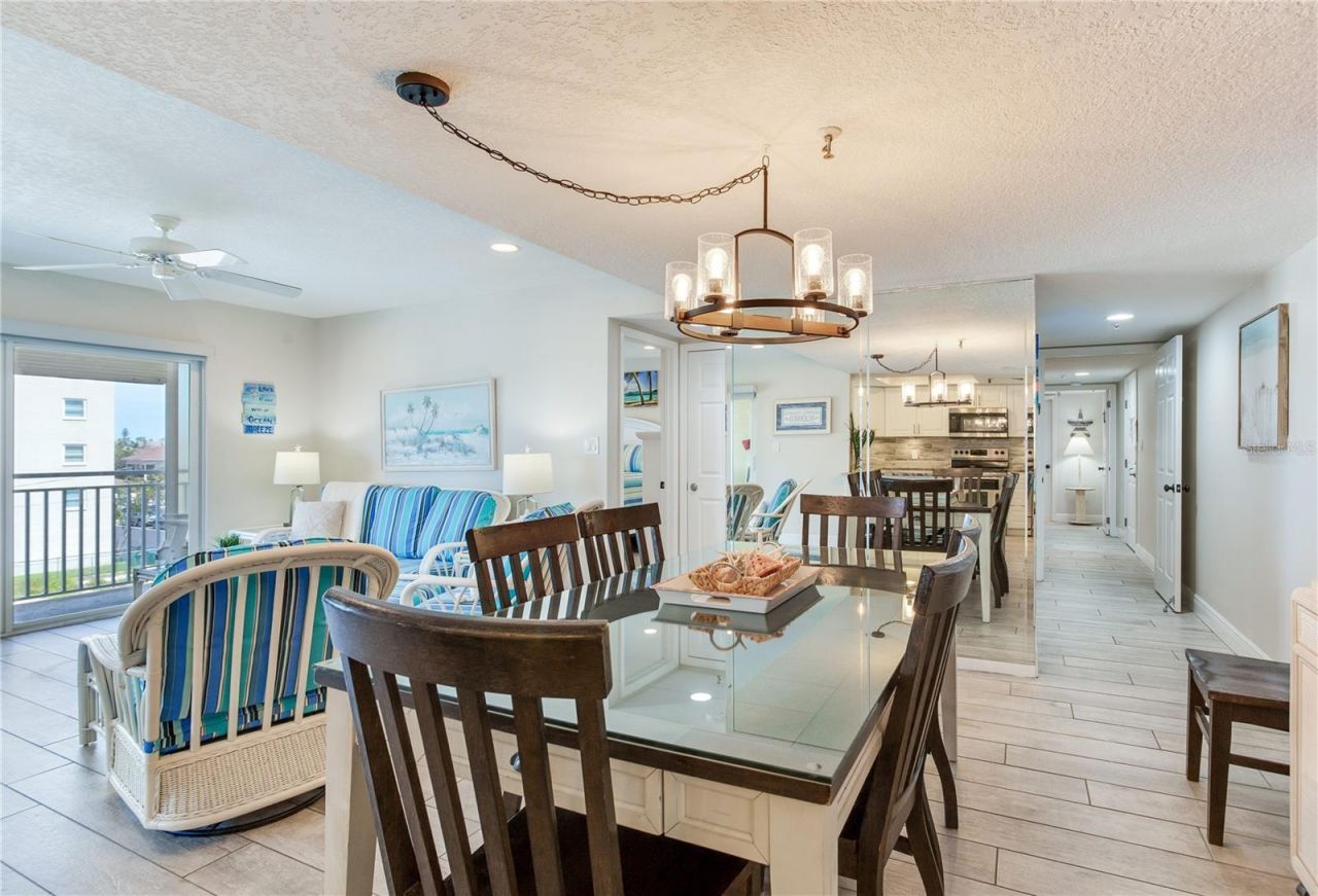 17450 Gulf Boulevard, Unit 206, Redington Shores, FL 33708 Photo