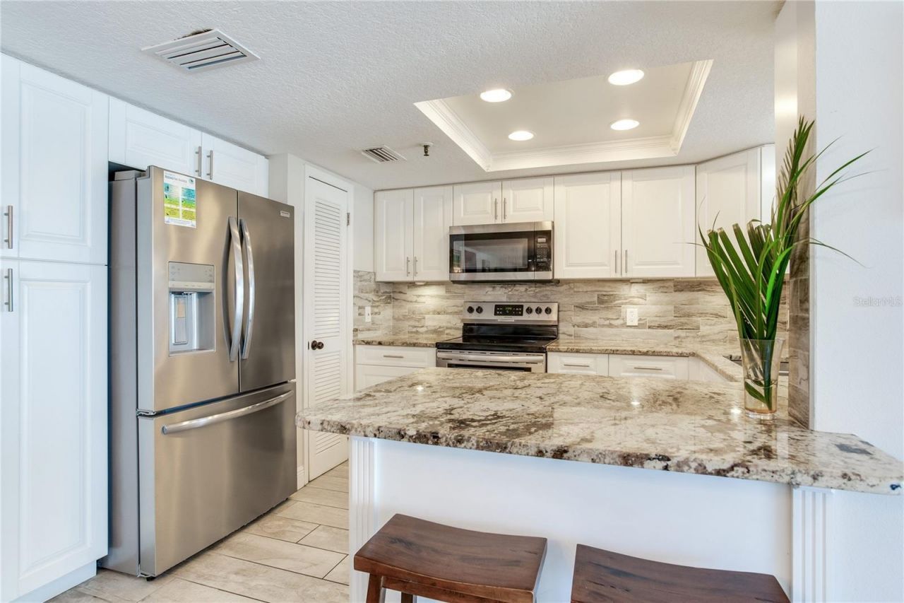 17450 Gulf Boulevard, Unit 206, Redington Shores, FL 33708 Photo