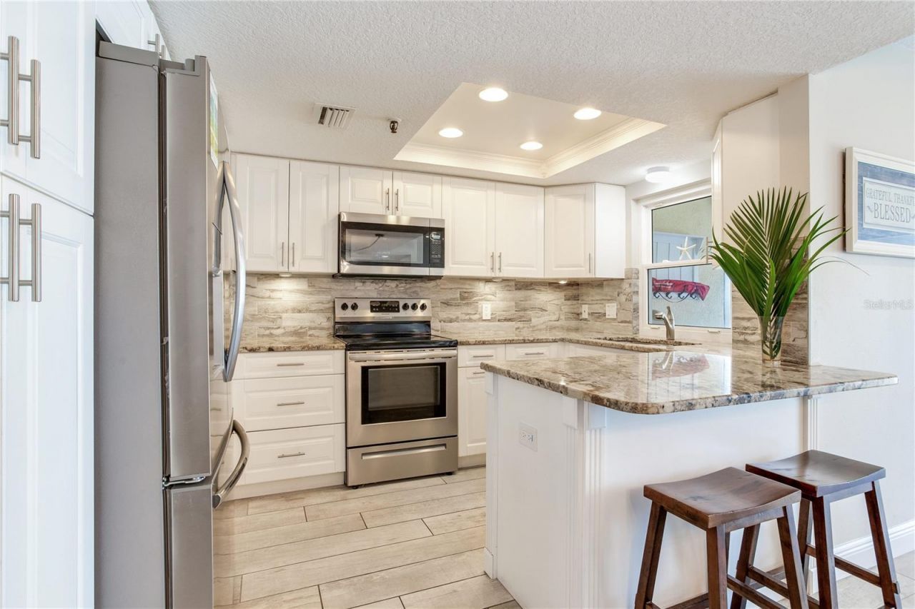 17450 Gulf Boulevard, Unit 206, Redington Shores, FL 33708 Photo