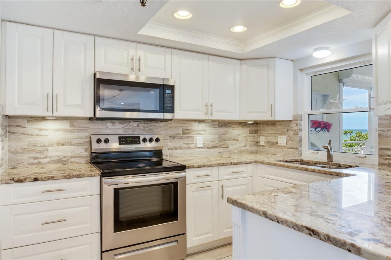 17450 Gulf Boulevard, Unit 206, Redington Shores, FL 33708 Photo