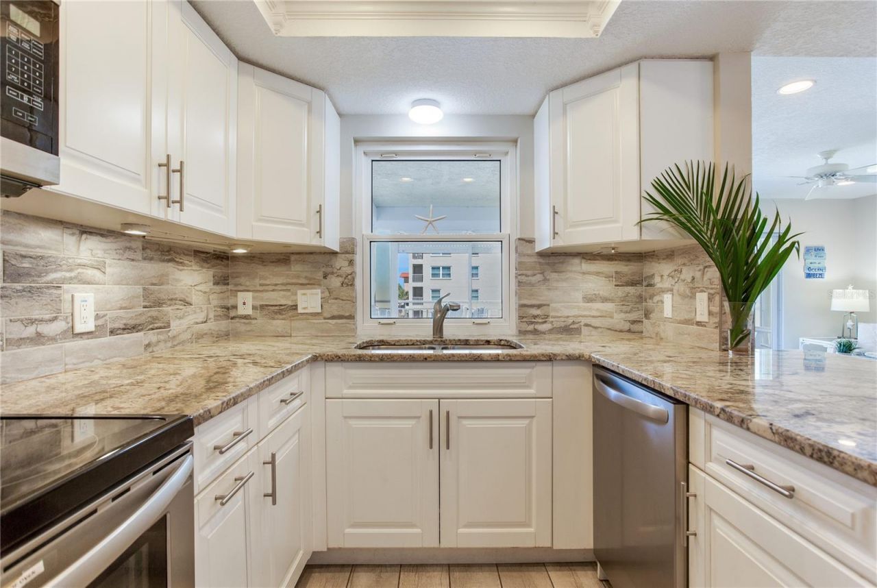 17450 Gulf Boulevard, Unit 206, Redington Shores, FL 33708 Photo