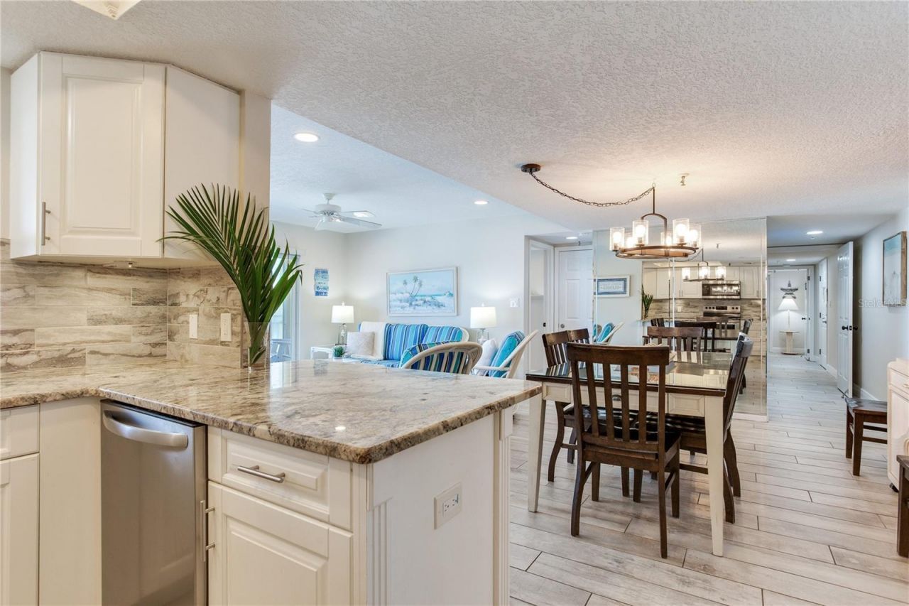 17450 Gulf Boulevard, Unit 206, Redington Shores, FL 33708 Photo