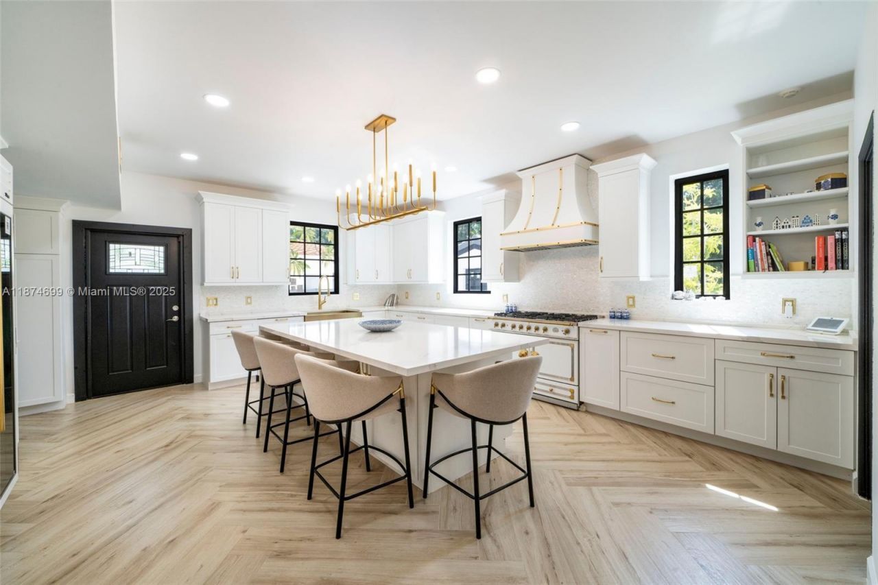 5149 Alton Rd, Miami Beach, FL 33140 Photo