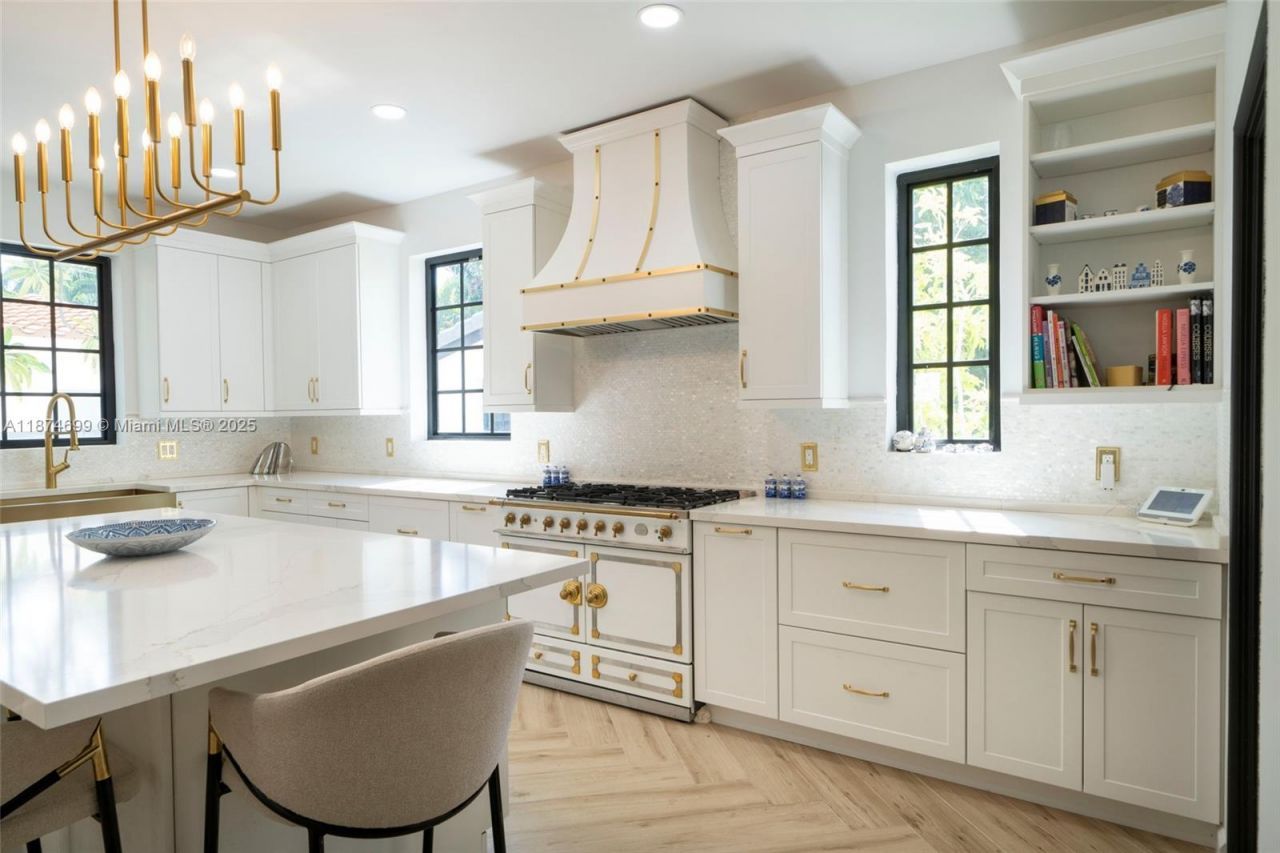 5149 Alton Rd, Miami Beach, FL 33140 Photo