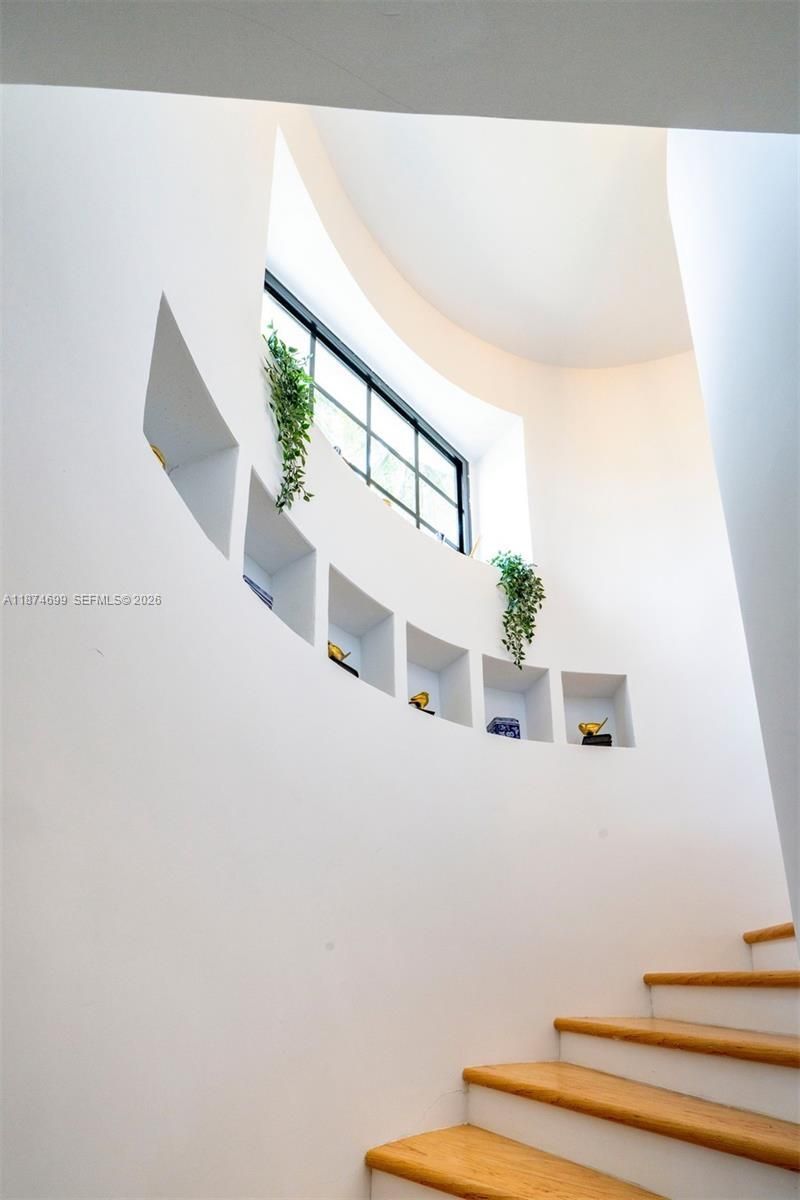 5149 Alton Rd, Miami Beach, FL 33140 Photo