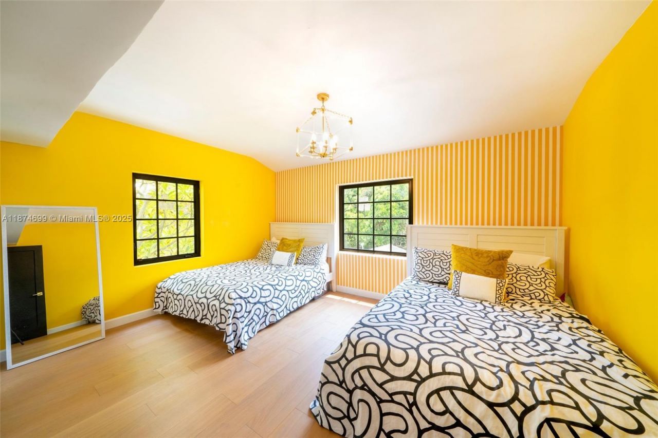 5149 Alton Rd, Miami Beach, FL 33140 Photo