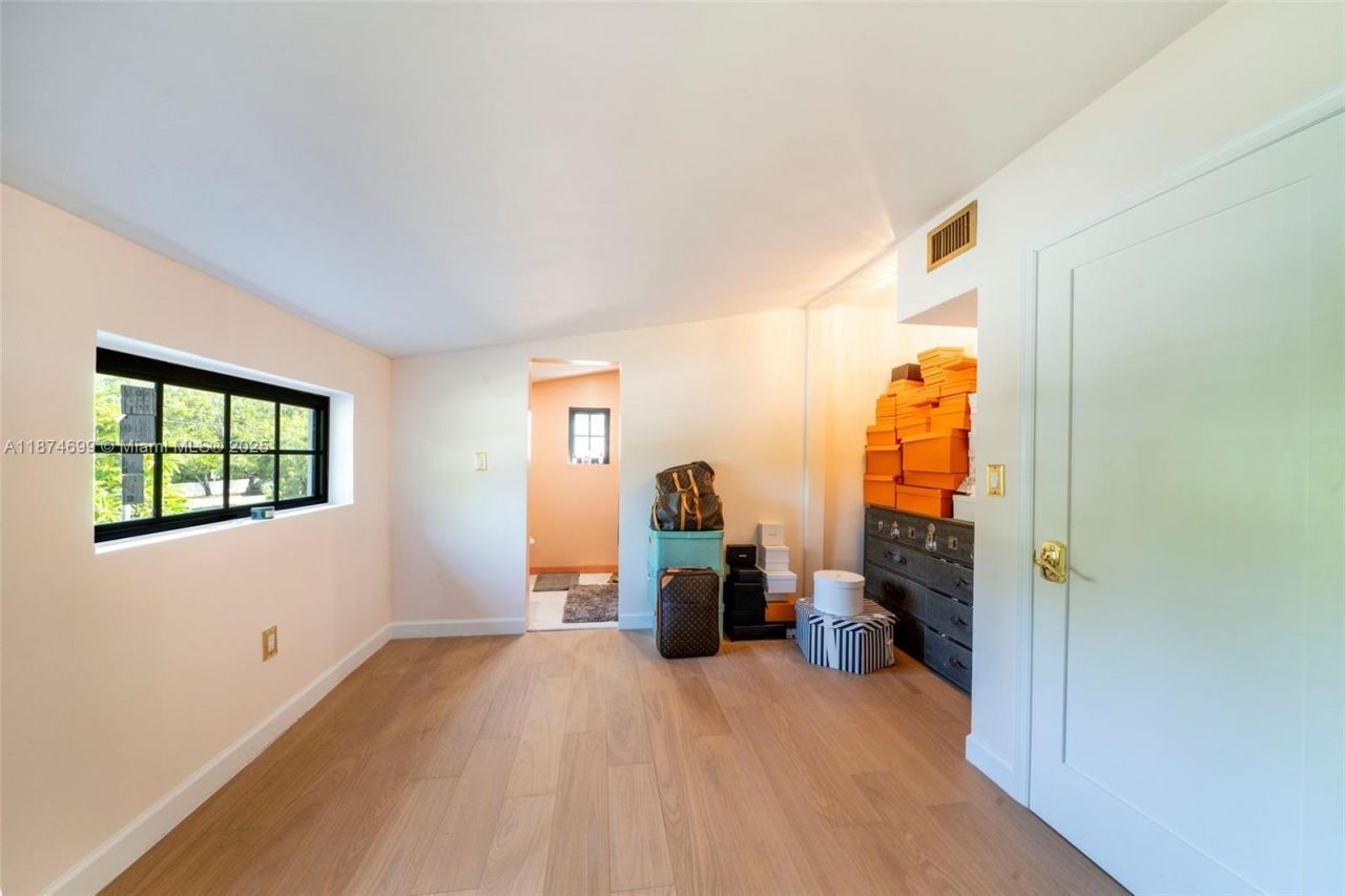 5149 Alton Rd, Miami Beach, FL 33140 Photo