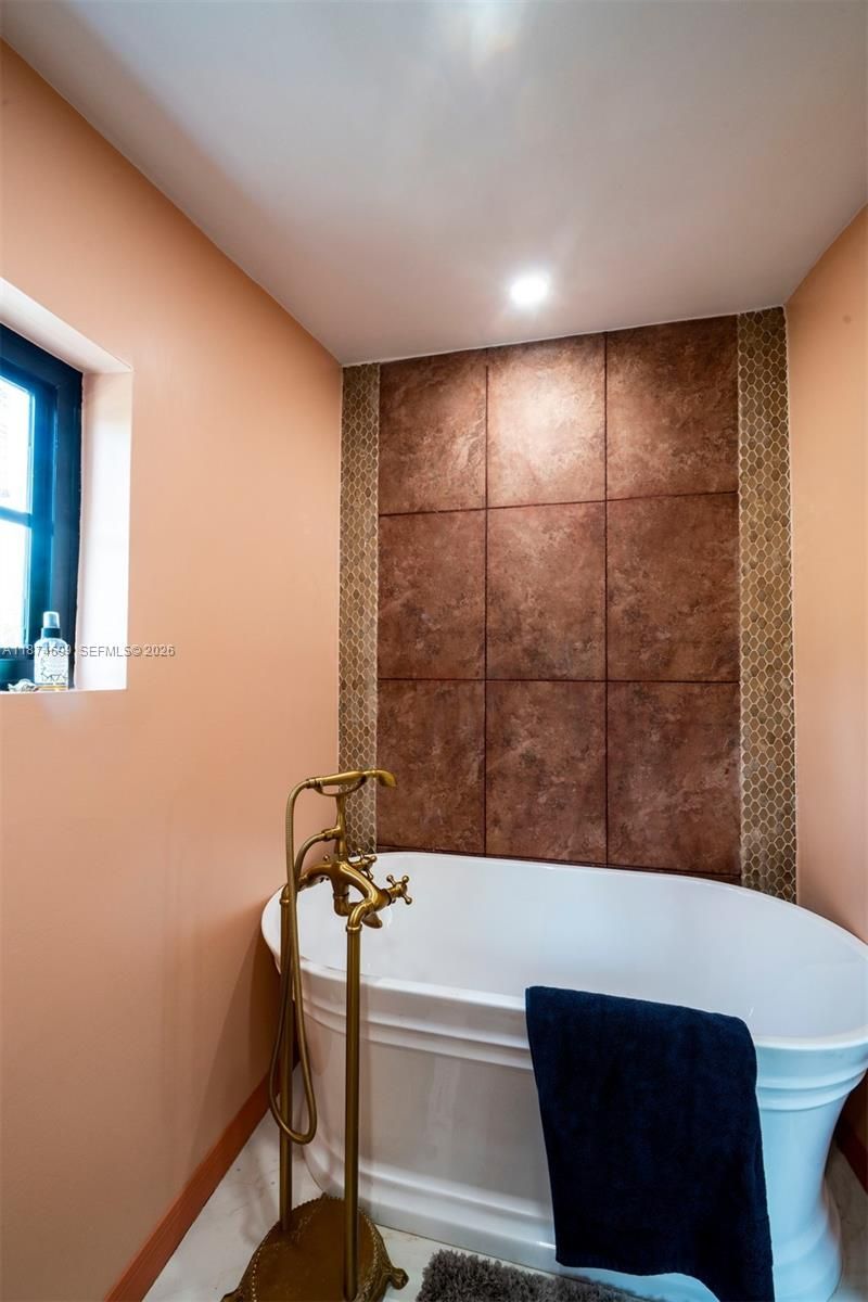 5149 Alton Rd, Miami Beach, FL 33140 Photo