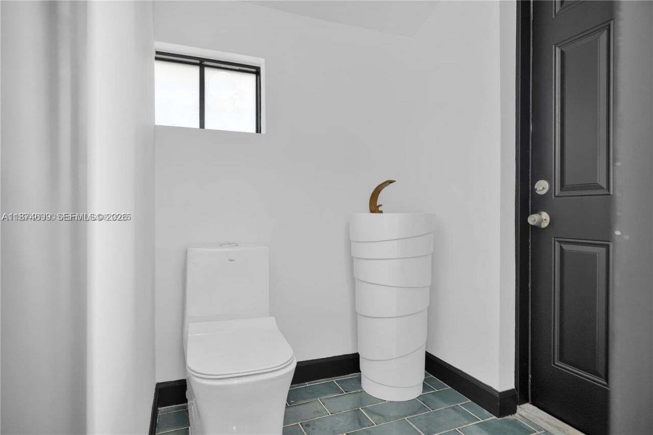 5149 Alton Rd, Miami Beach, FL 33140 Photo