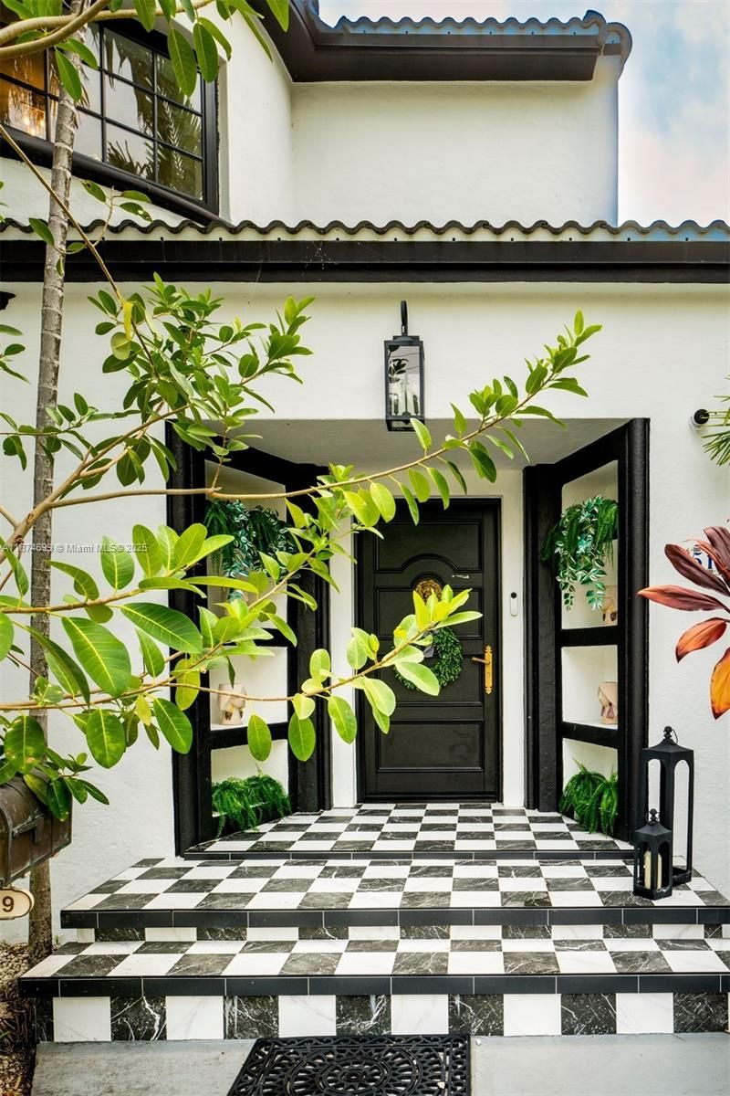 5149 Alton Rd, Miami Beach, FL 33140 Photo