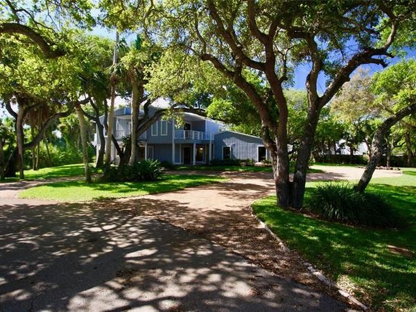 902 Holoma Dr, Vero Beach, FL 32963