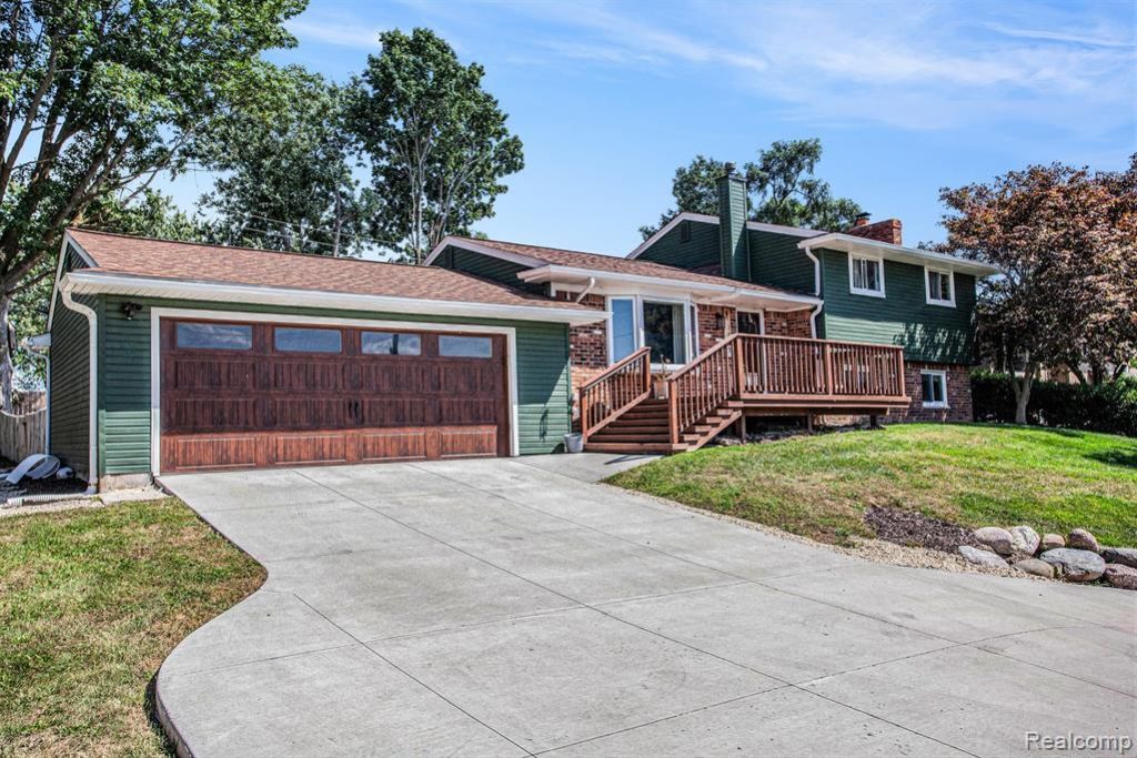 1035 Wyman Drive, Waterford Township, MI 48328 Main Photo