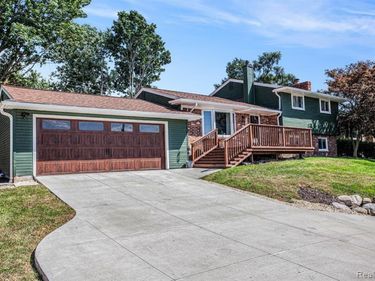 1035 Wyman Drive, Waterford Twp, MI 48328