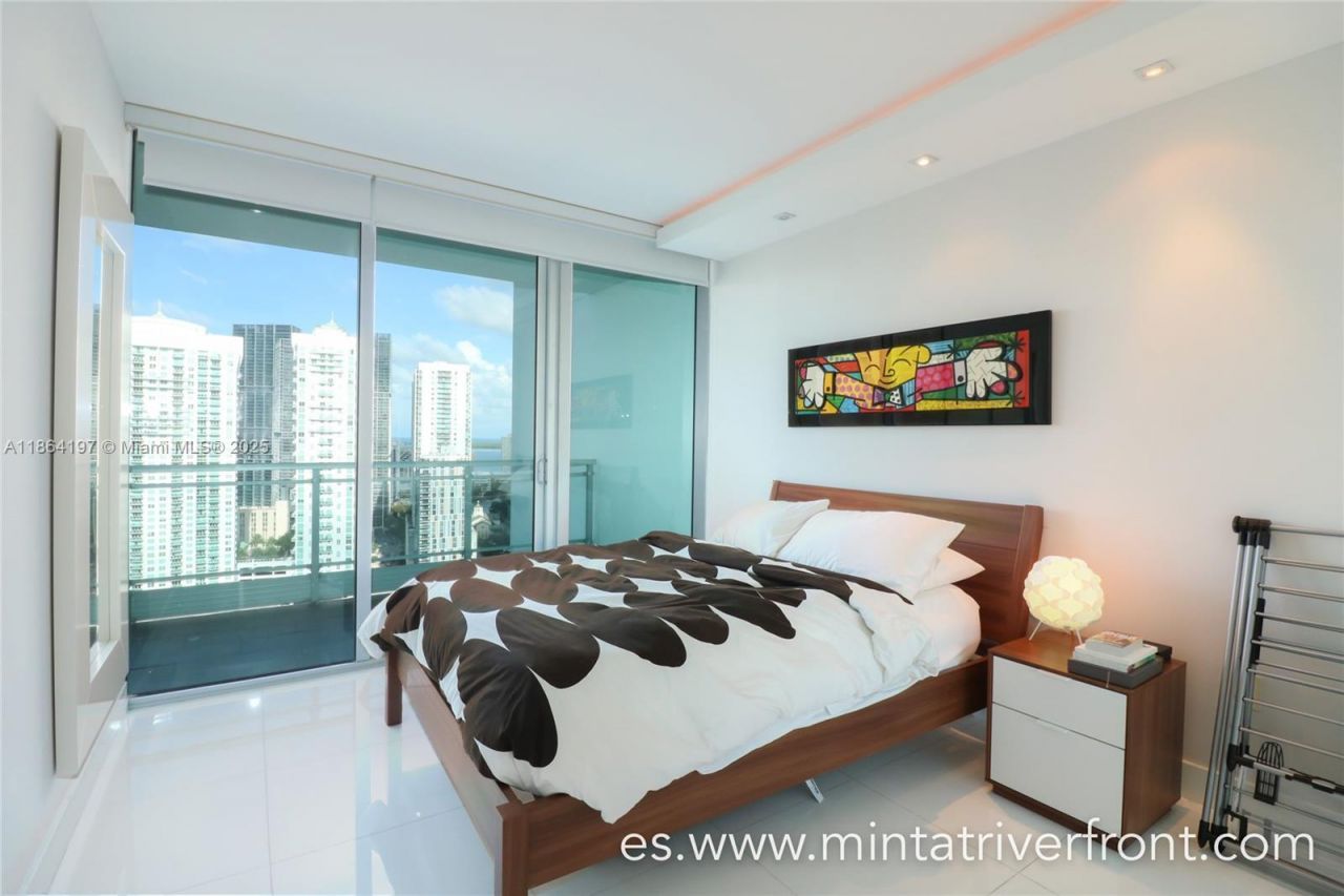 92 SW 3rd St, Unit 1712, Miami, FL 33130 Photo