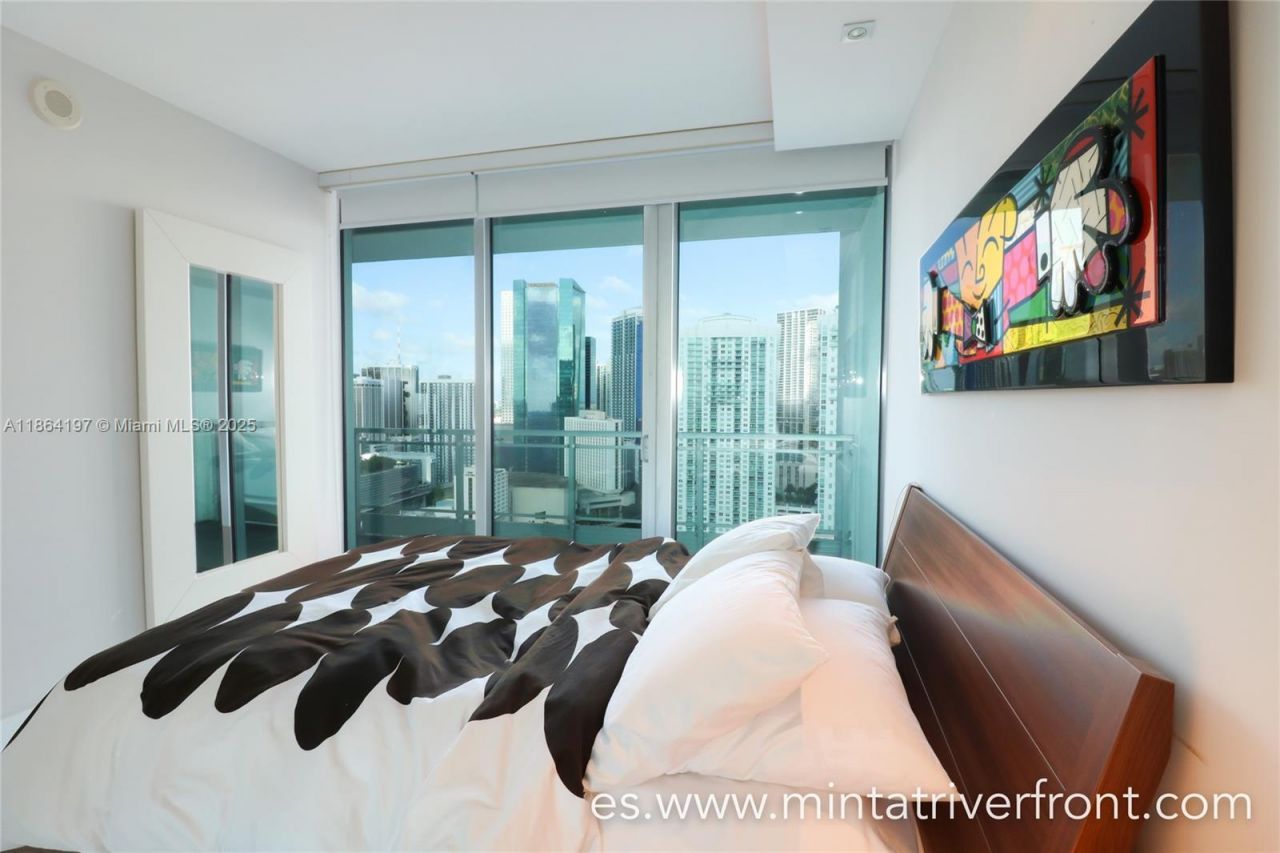 92 SW 3rd St, Unit 1712, Miami, FL 33130 Photo