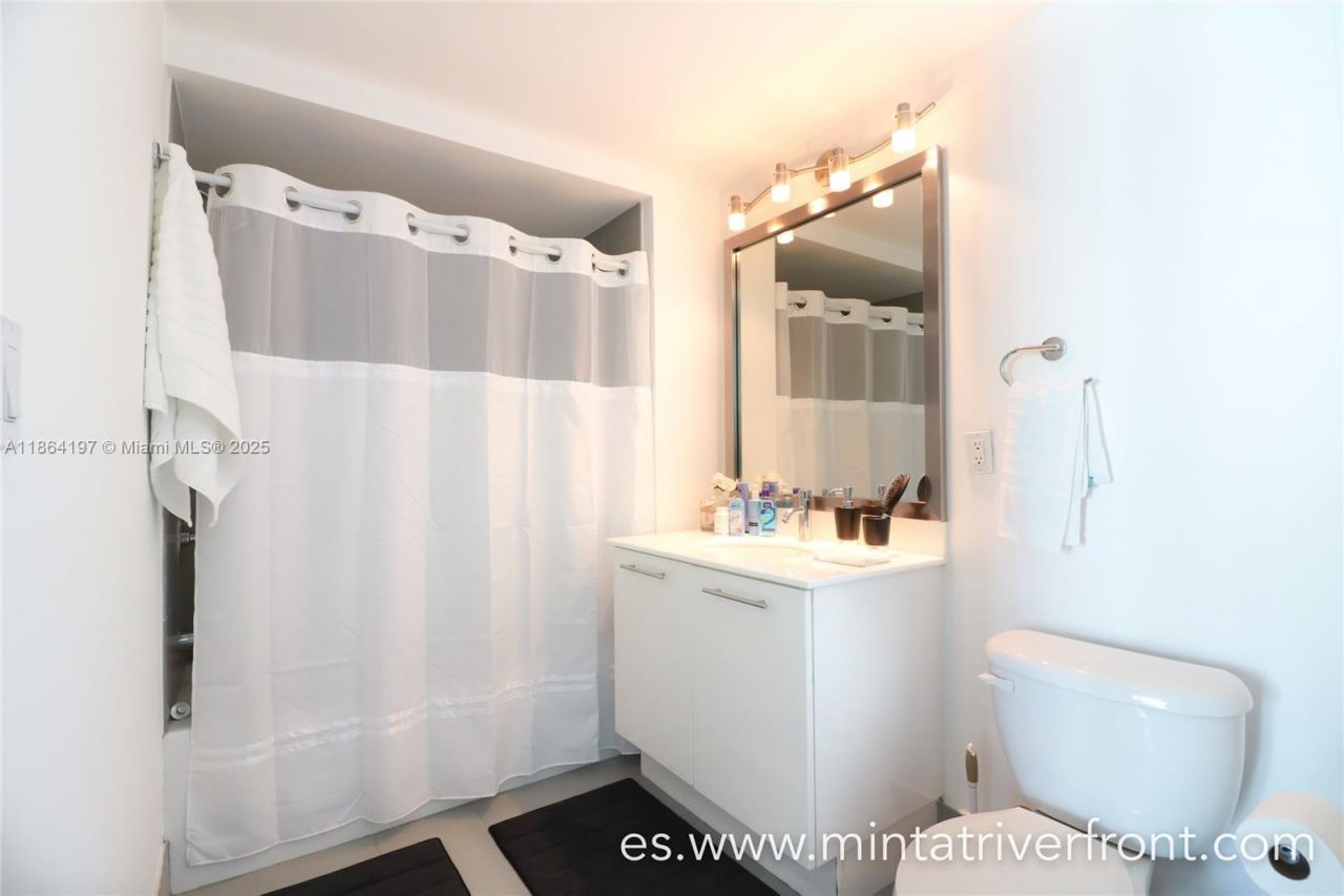 92 SW 3rd St, Unit 1712, Miami, FL 33130 Photo