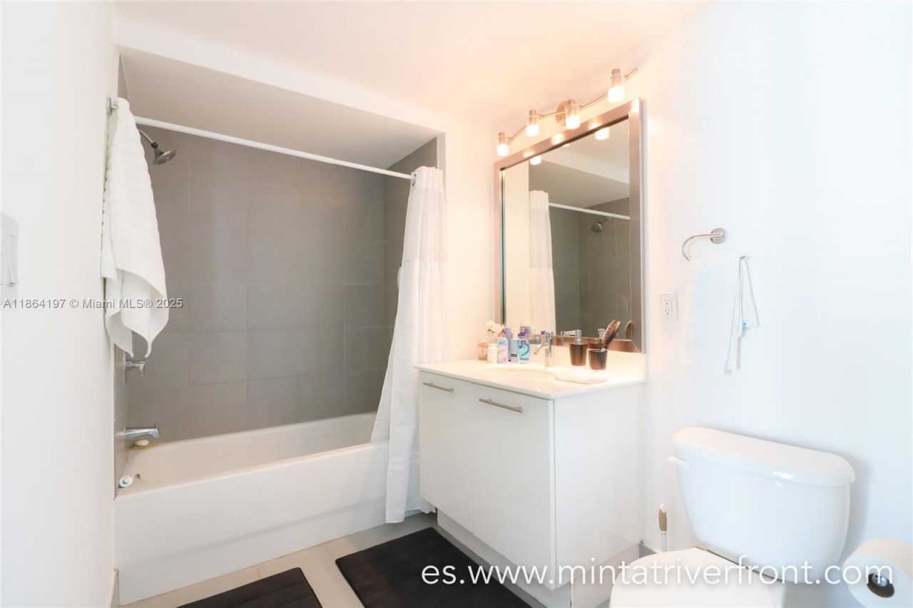 92 SW 3rd St, Unit 1712, Miami, FL 33130 Photo