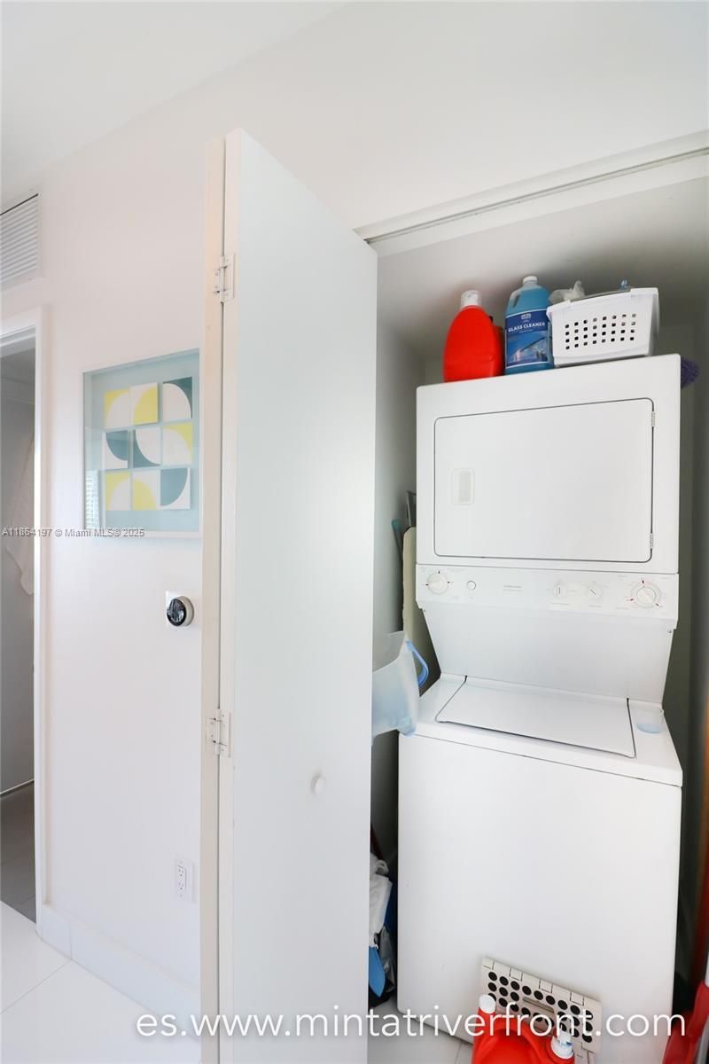 92 SW 3rd St, Unit 1712, Miami, FL 33130 Photo