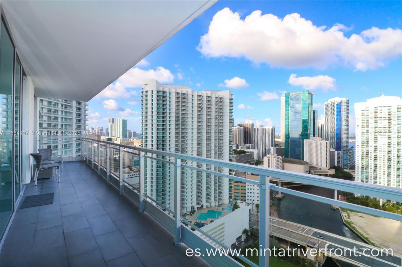 92 SW 3rd St, Unit 1712, Miami, FL 33130 Photo