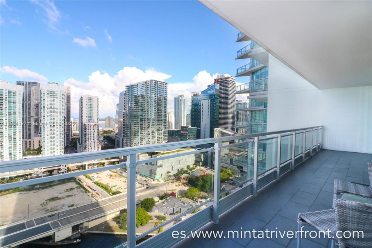 92 SW 3rd St, Unit 1712, Miami, FL 33130 Photo