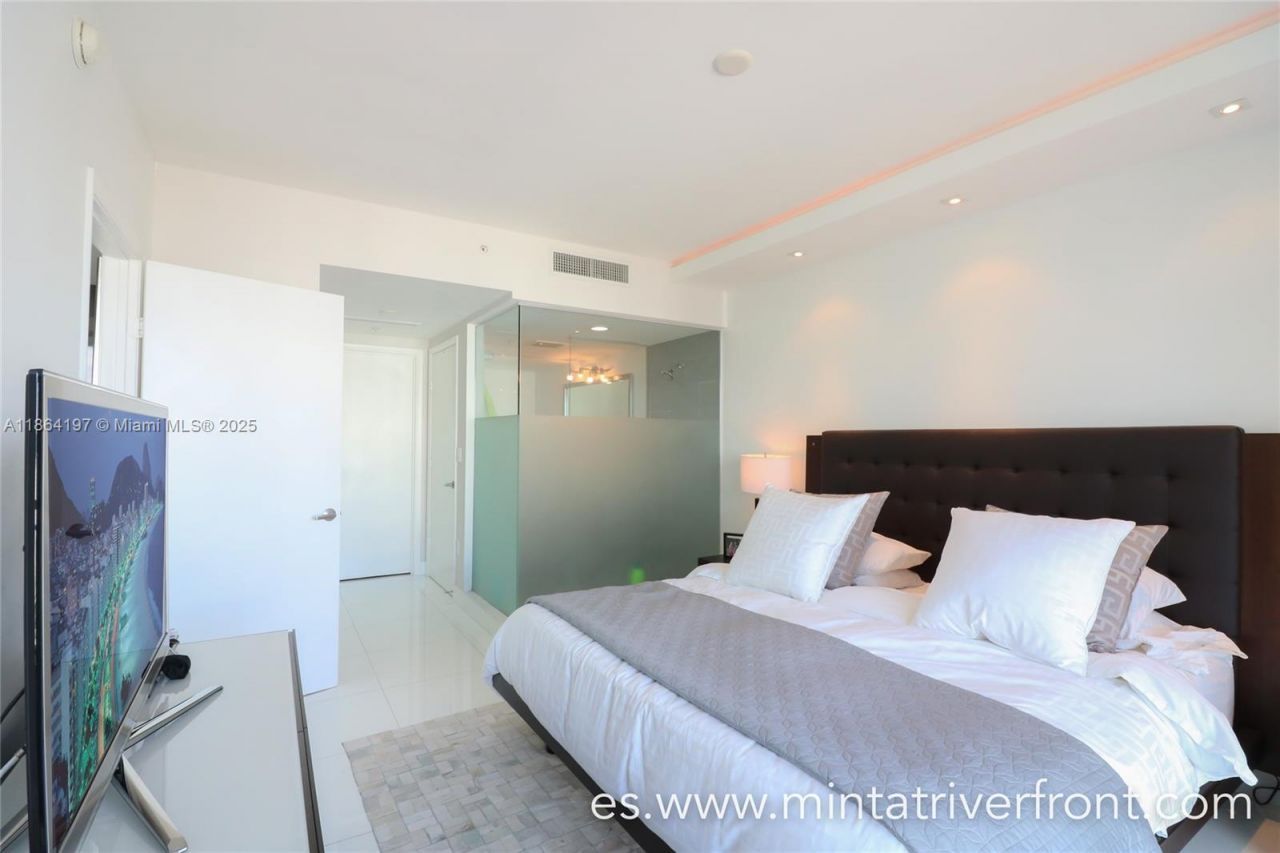 92 SW 3rd St, Unit 1712, Miami, FL 33130 Photo