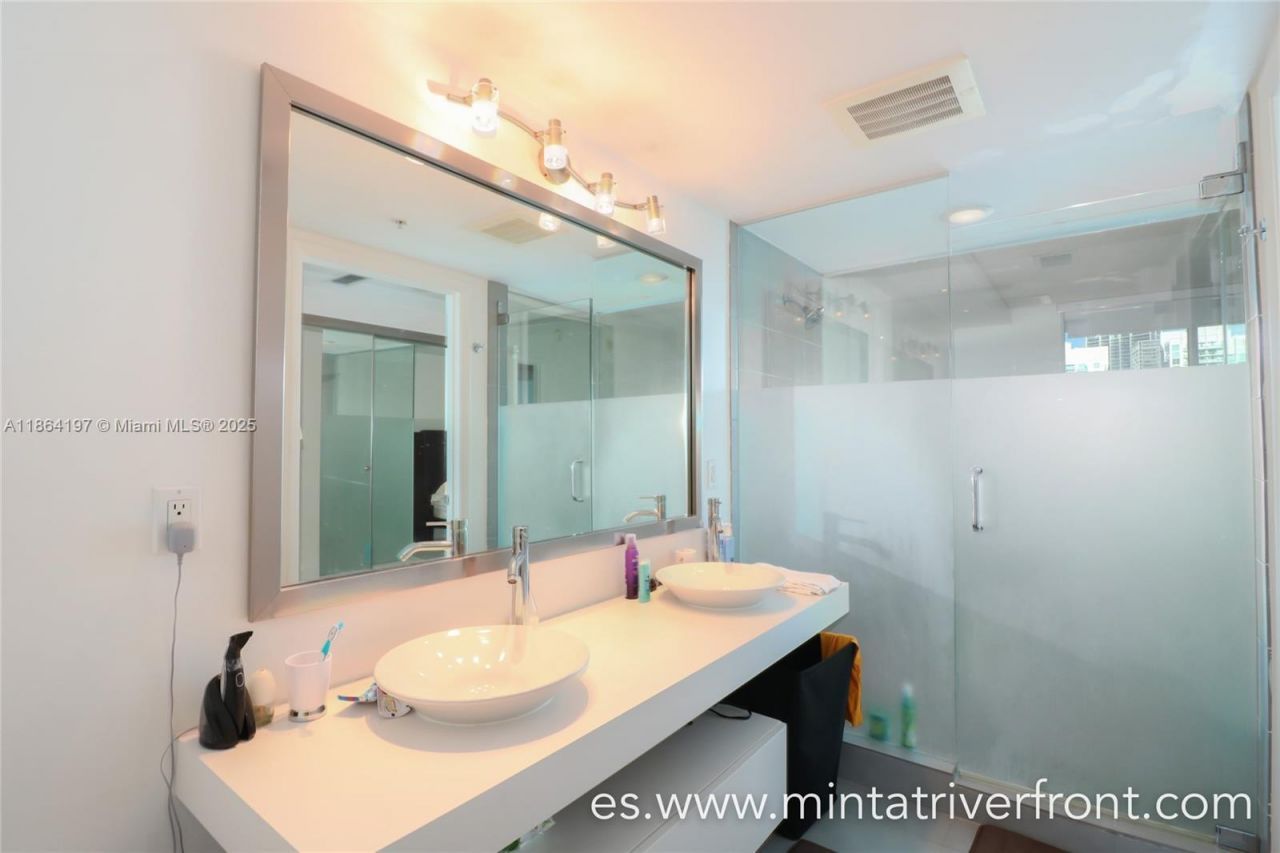 92 SW 3rd St, Unit 1712, Miami, FL 33130 Photo