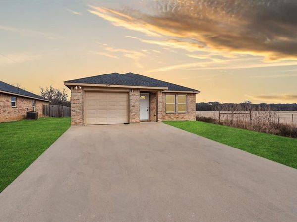 309 E 2nd Street, Maypearl, TX 76064
