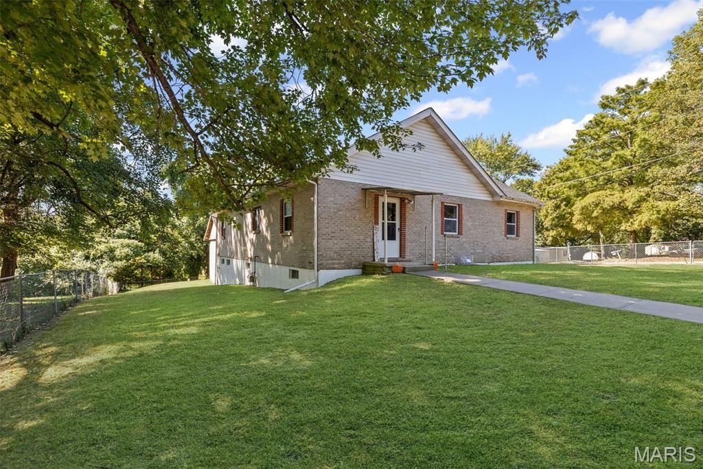 400 Conniston Drive, Belleville, IL 62223 Main Photo