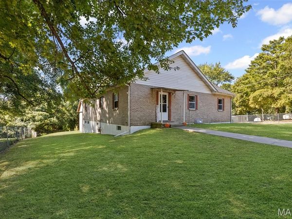 400 Conniston Drive, Belleville, IL 62223