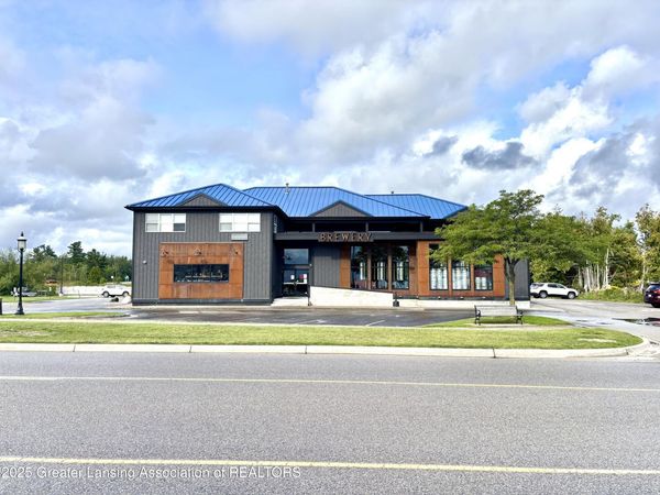 810 S Huron Avenue, Mackinaw City, MI 49701