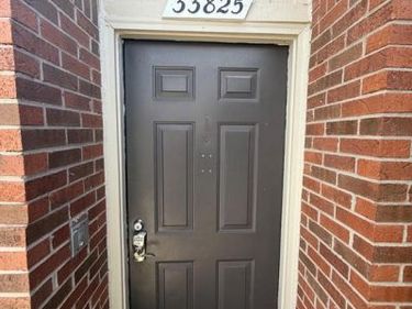 33825 Pondview Circle, Livonia, MI 48152