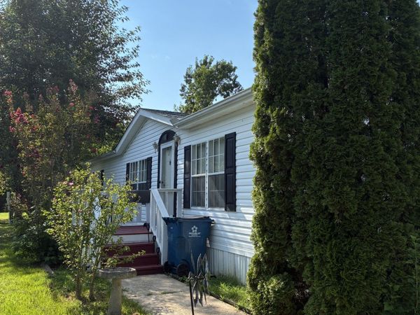 105 Indian Creek Dr, Paris, TN 38242